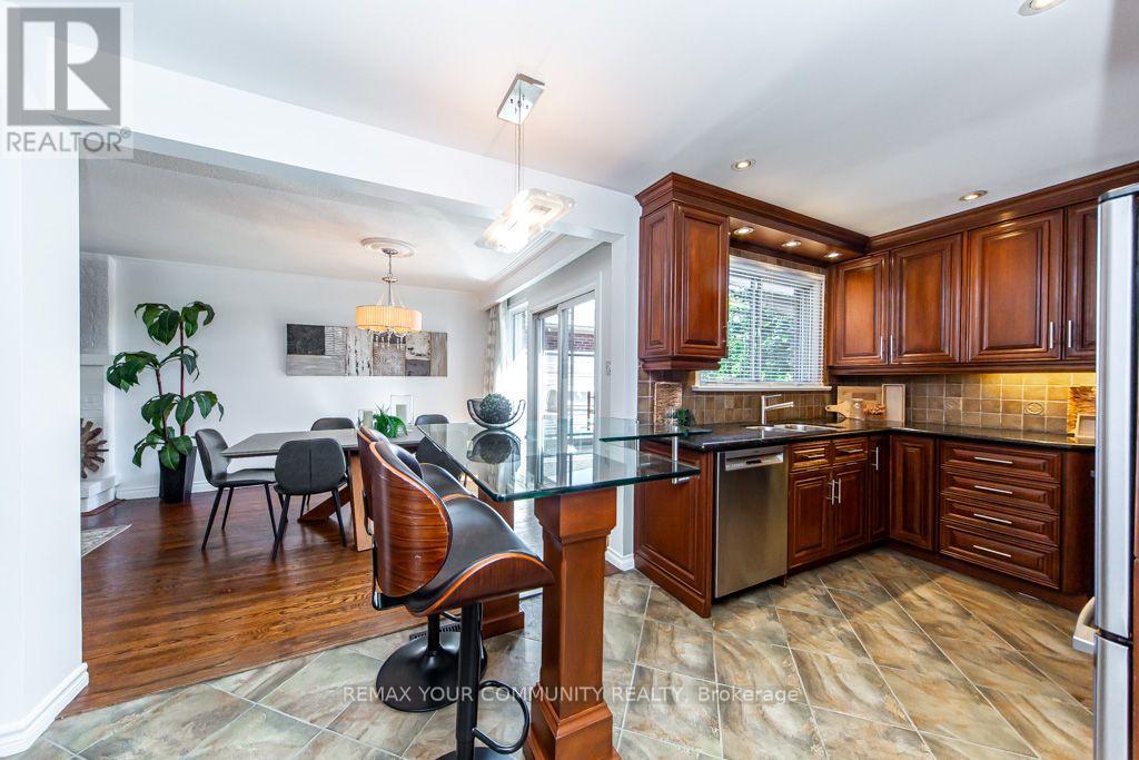 66 Decarie Circle, Toronto, Ontario  M9B 3J3 - Photo 10 - W13871702