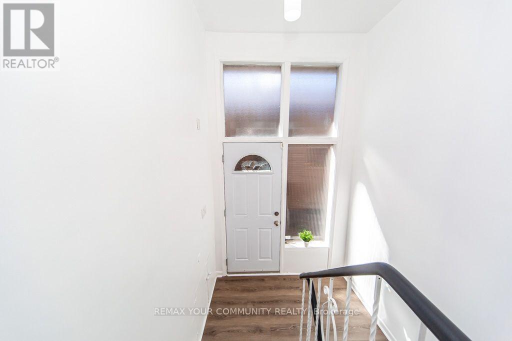 66 Decarie Circle, Toronto, Ontario  M9B 3J3 - Photo 19 - W13871702