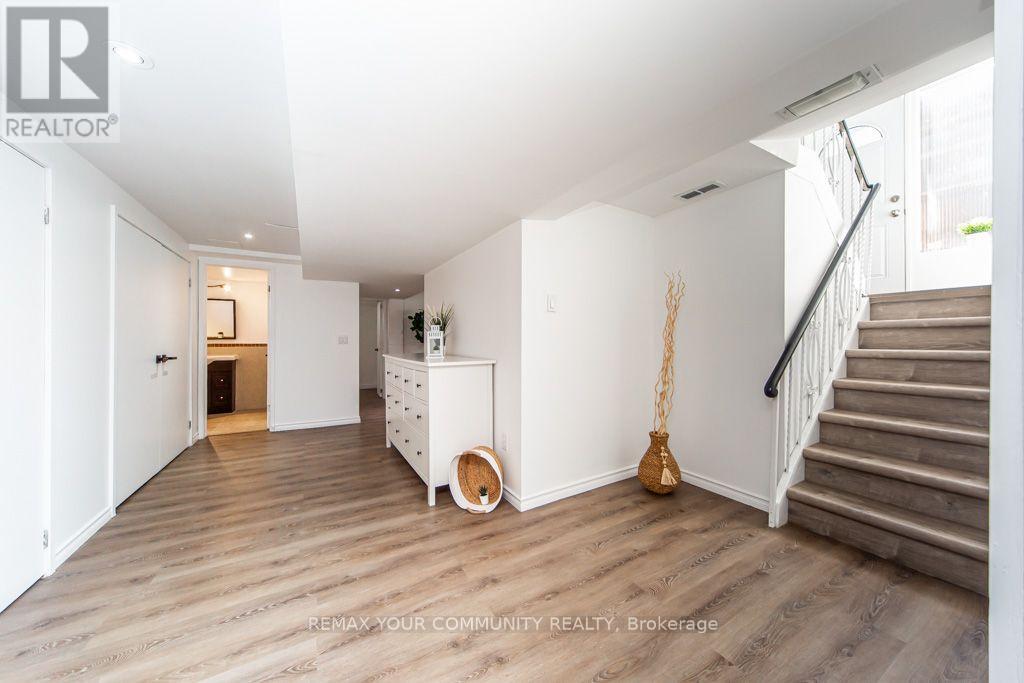66 Decarie Circle, Toronto, Ontario  M9B 3J3 - Photo 20 - W13871702