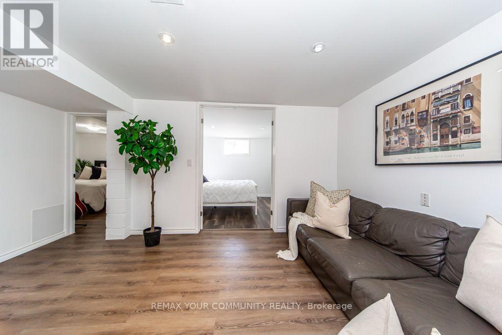 66 Decarie Circle, Toronto, Ontario  M9B 3J3 - Photo 25 - W13871702
