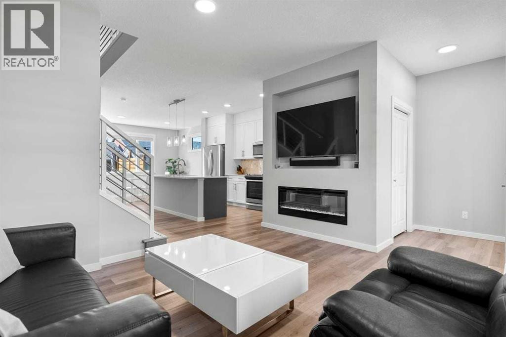 161 Highview Gate SE, Airdrie, Alberta  T4A 3L6 - Photo 6 - A2346959
