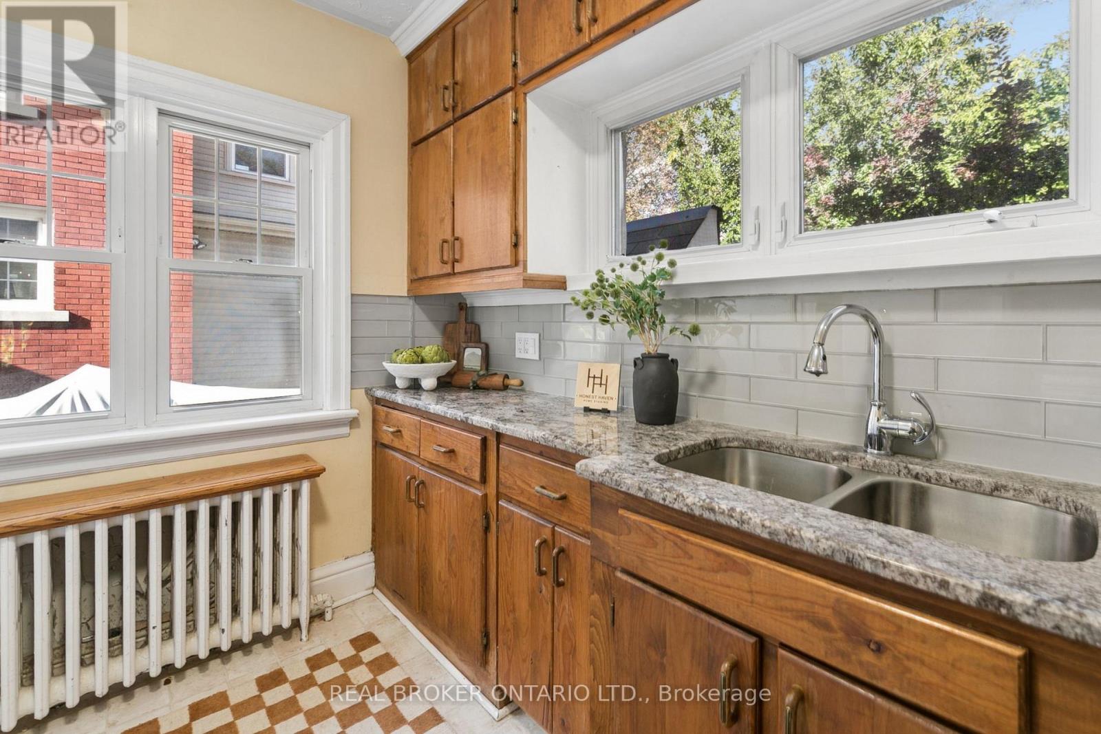 148 Lydia Street, Kitchener, Ontario  N2H 1V8 - Photo 12 - X13871572