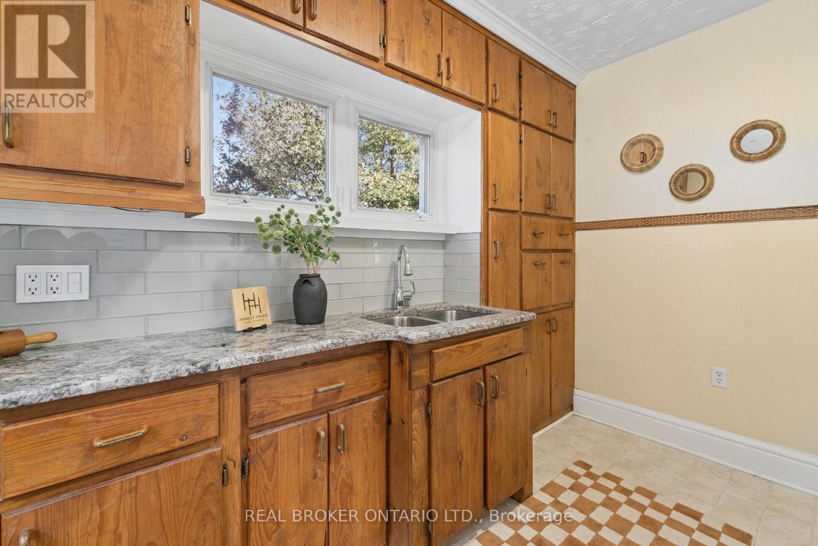 148 Lydia Street, Kitchener, Ontario  N2H 1V8 - Photo 13 - X13871572