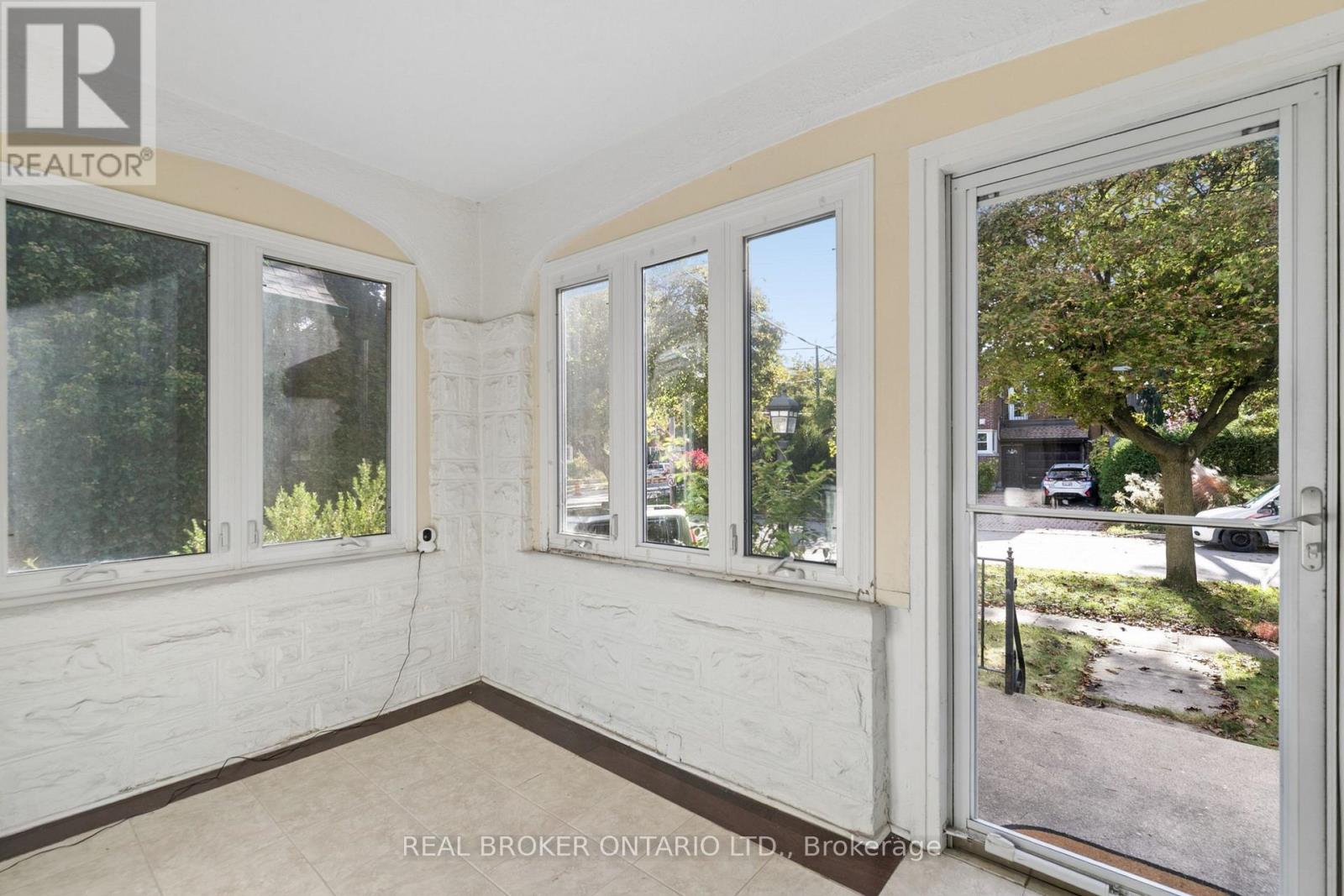 148 Lydia Street, Kitchener, Ontario  N2H 1V8 - Photo 3 - X13871572