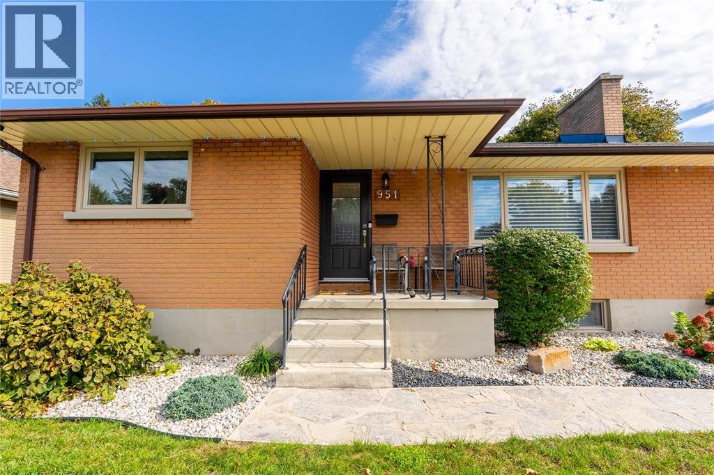 951 Beverley Road, Sarnia, Ontario  N7S 3L8 - Photo 3 - 26024747