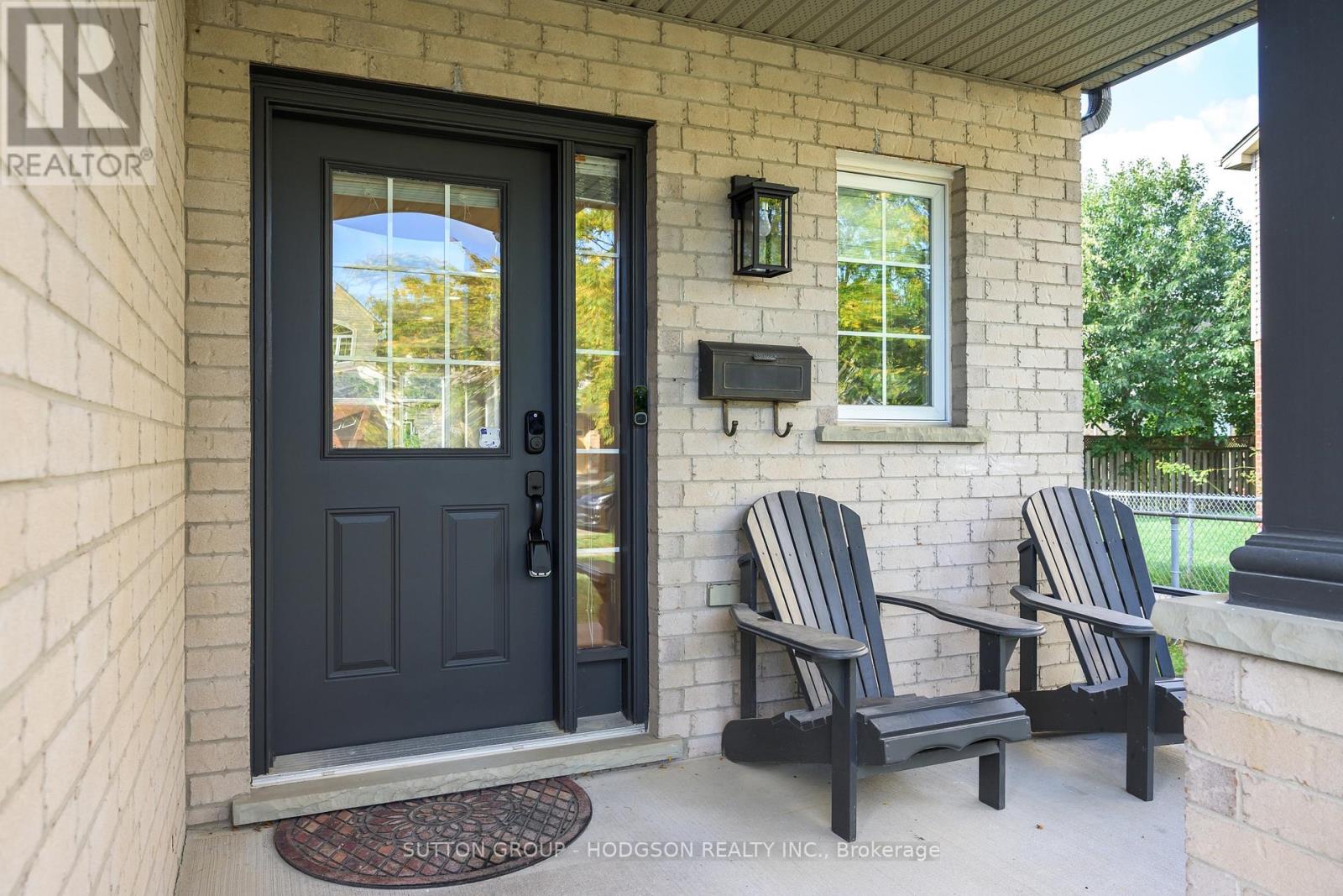 737 NORTH LEAKSDALE CIRCLE London South (South U) Ontario Canada N6M1M1 2