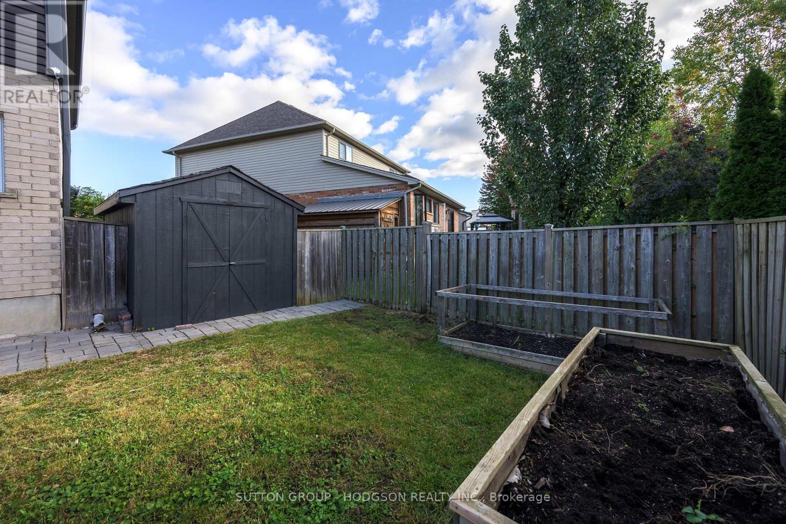 737 NORTH LEAKSDALE CIRCLE London South (South U) Ontario Canada N6M1M1 4