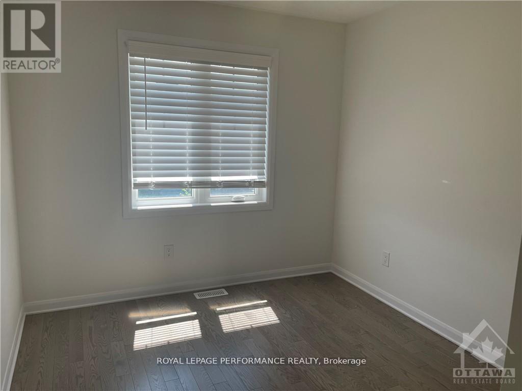1039 Speedvale Court, Ottawa, Ontario  K2T 0P6 - Photo 12 - X13871814