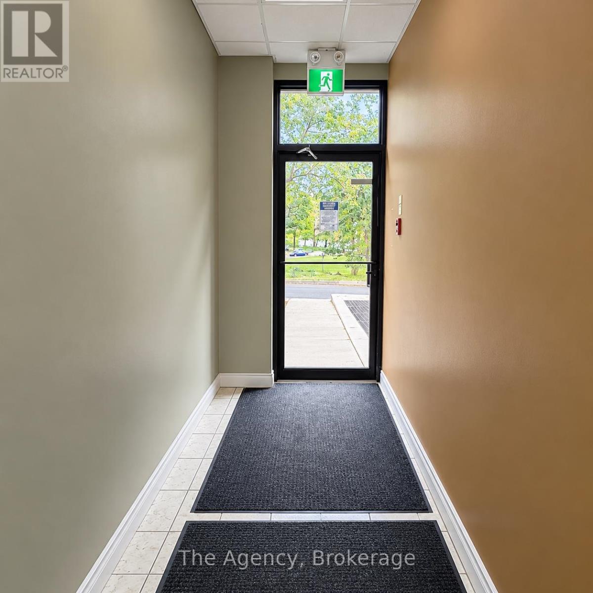 106 - 2200 Sherobee Road, Mississauga, Ontario  L5A 3Y3 - Photo 5 - W13871818