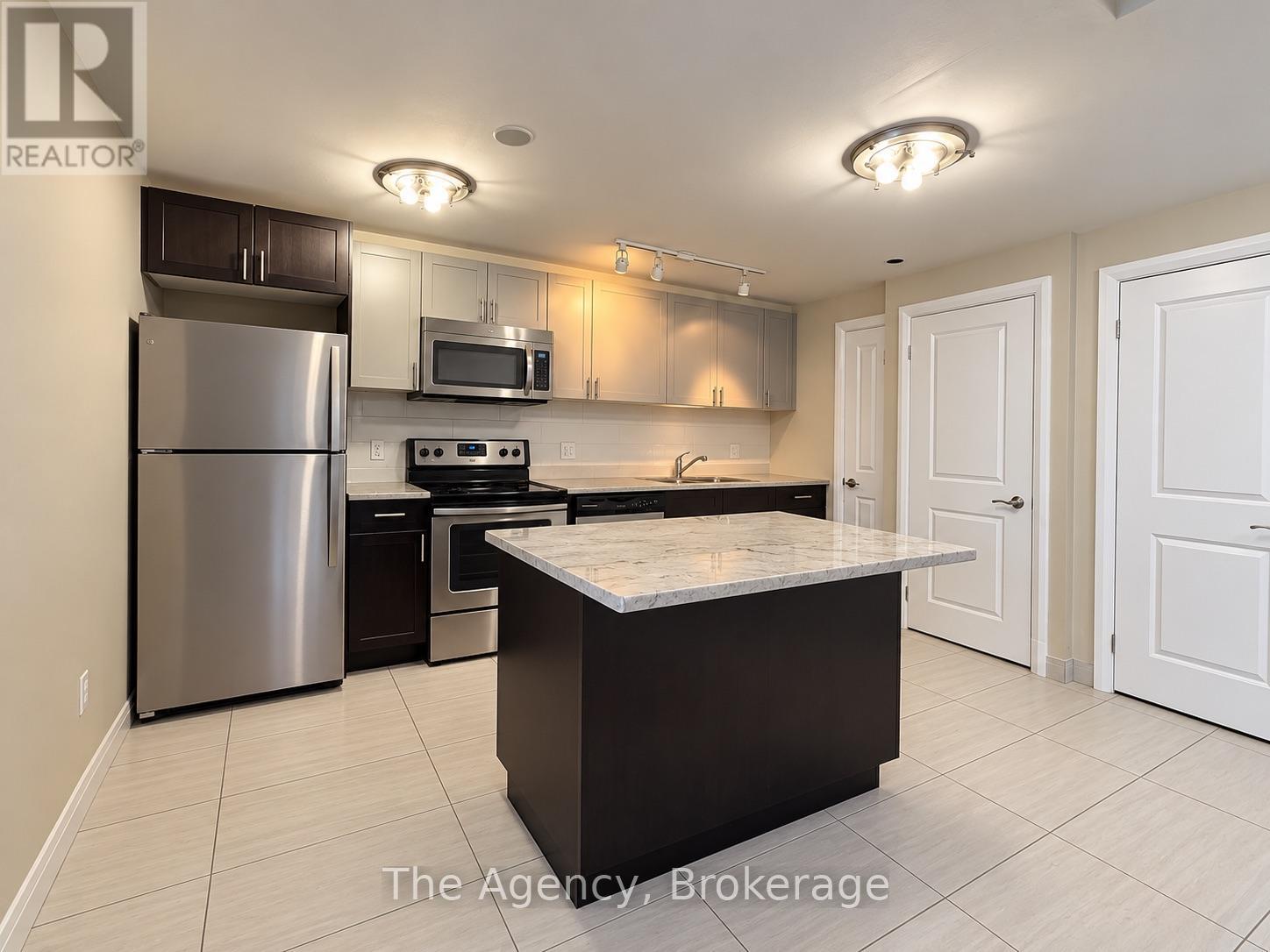 201 - 2200 Sherobee Road, Mississauga, Ontario  L5A 3Y3 - Photo 3 - W13871824