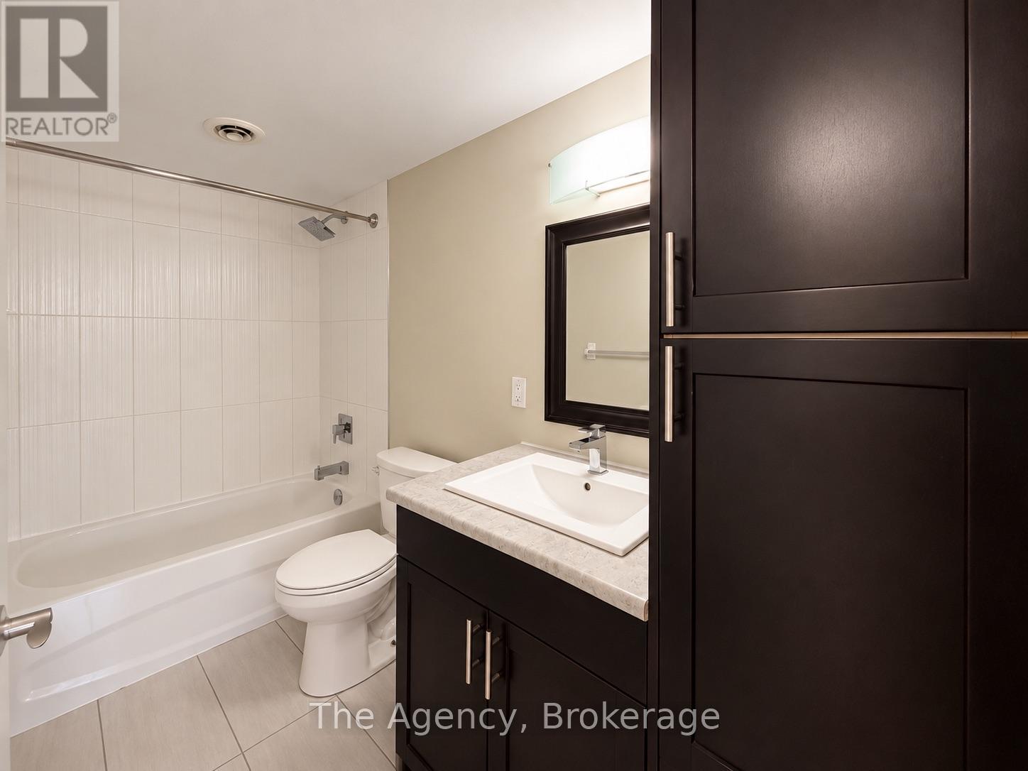 201 - 2200 Sherobee Road, Mississauga, Ontario  L5A 3Y3 - Photo 8 - W13871824