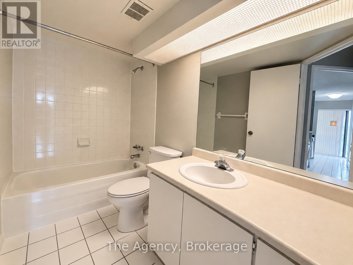 204 - 2200 Sherobee Road, Mississauga, Ontario  L5A 3Y3 - Photo 13 - W13871832