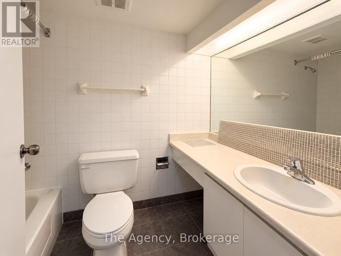 204 - 2200 Sherobee Road, Mississauga, Ontario  L5A 3Y3 - Photo 9 - W13871832