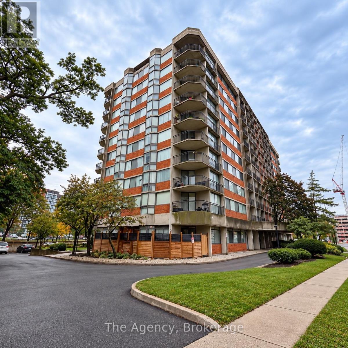Boo2 - 2200 Sherobee Road, Mississauga, Ontario  L5A 3Y3 - Photo 3 - W13871840