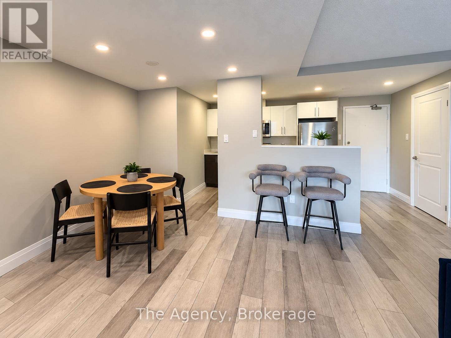 403 - 2200 Sherobee Road, Mississauga, Ontario  L5A 3Y3 - Photo 4 - W13871854