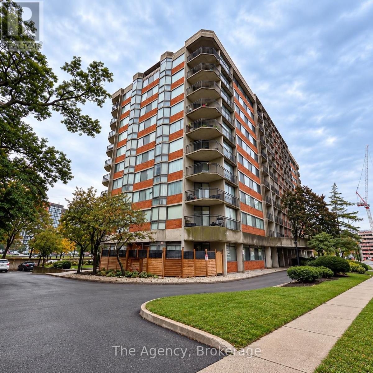 810 - 2200 SHEROBEE ROAD