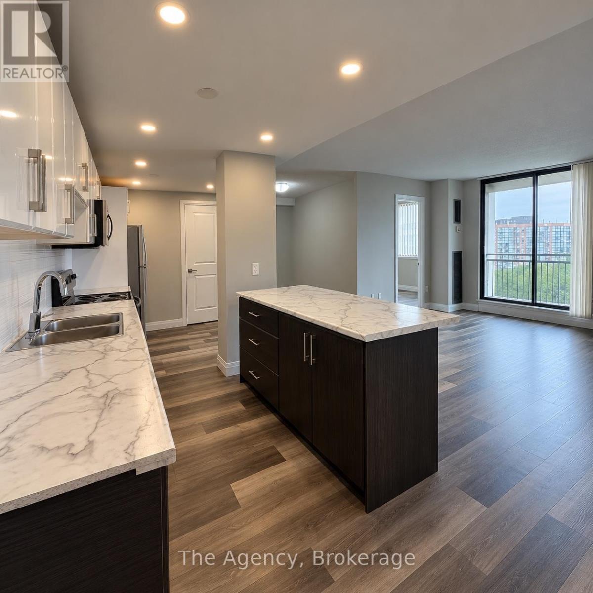 812 - 2200 Sherobee Road, Mississauga, Ontario  L5A 3Y3 - Photo 3 - W13871870