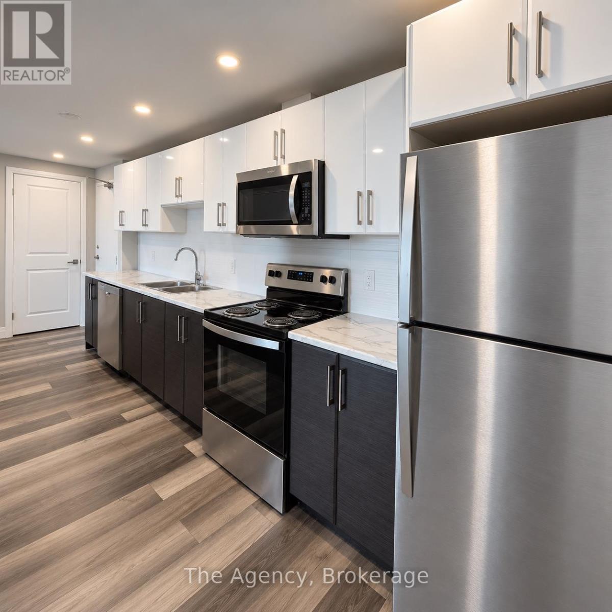 812 - 2200 Sherobee Road, Mississauga, Ontario  L5A 3Y3 - Photo 4 - W13871870