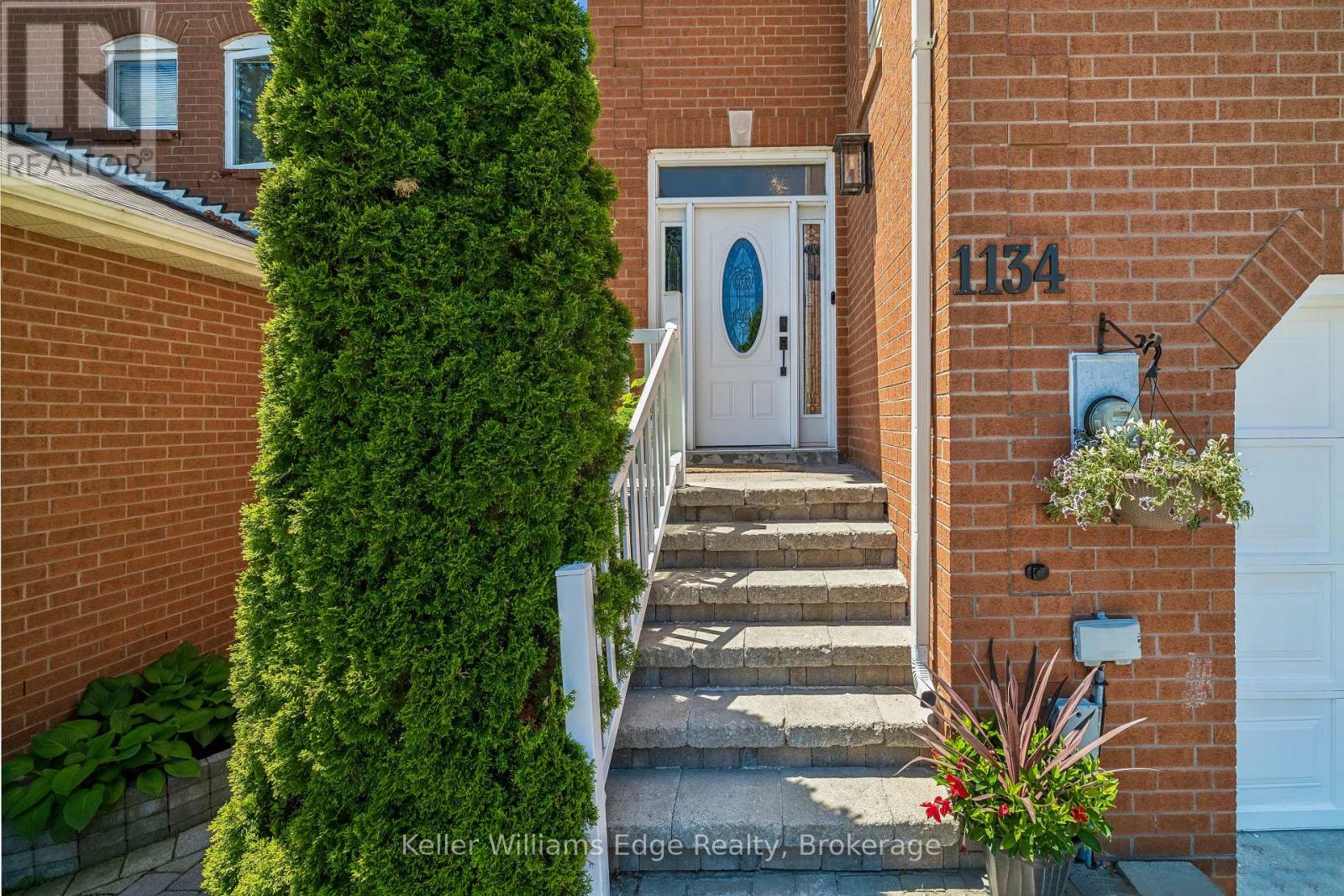 1134 Leewood Drive, Oakville, Ontario  L6M 3B7 - Photo 4 - W13871812
