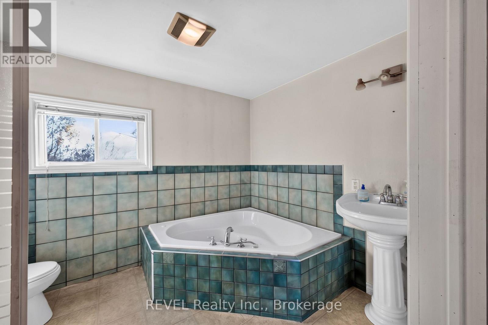 2329 Gilmore Road, Fort Erie, Ontario  L0S 1N0 - Photo 20 - X13872060
