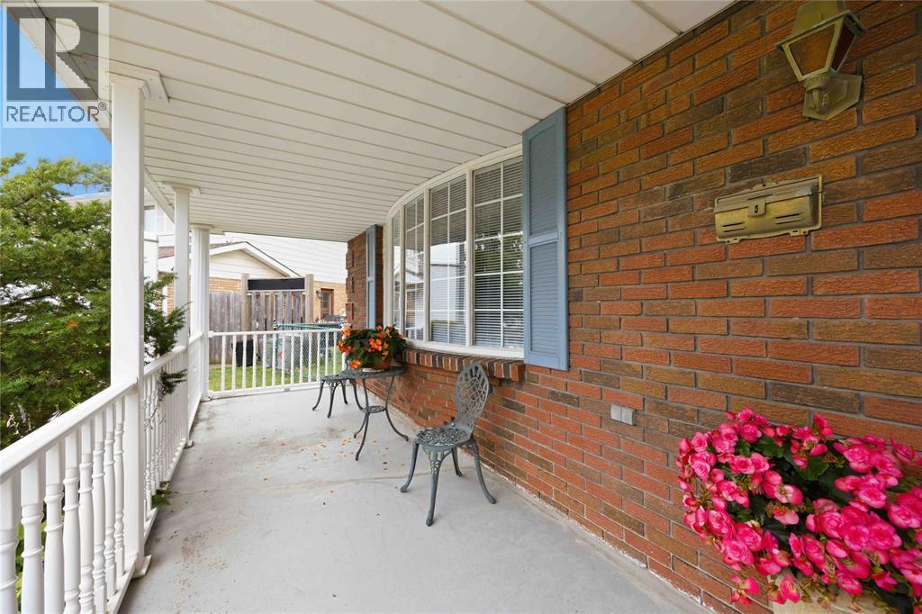 821 Danbury Crescent, Sarnia, Ontario  N7S 4L7 - Photo 4 - 26023287