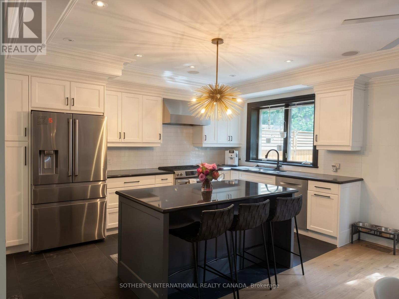 21 Hillcrest Park, Toronto, Ontario M4X 1E8 - Photo 4 - C13871778