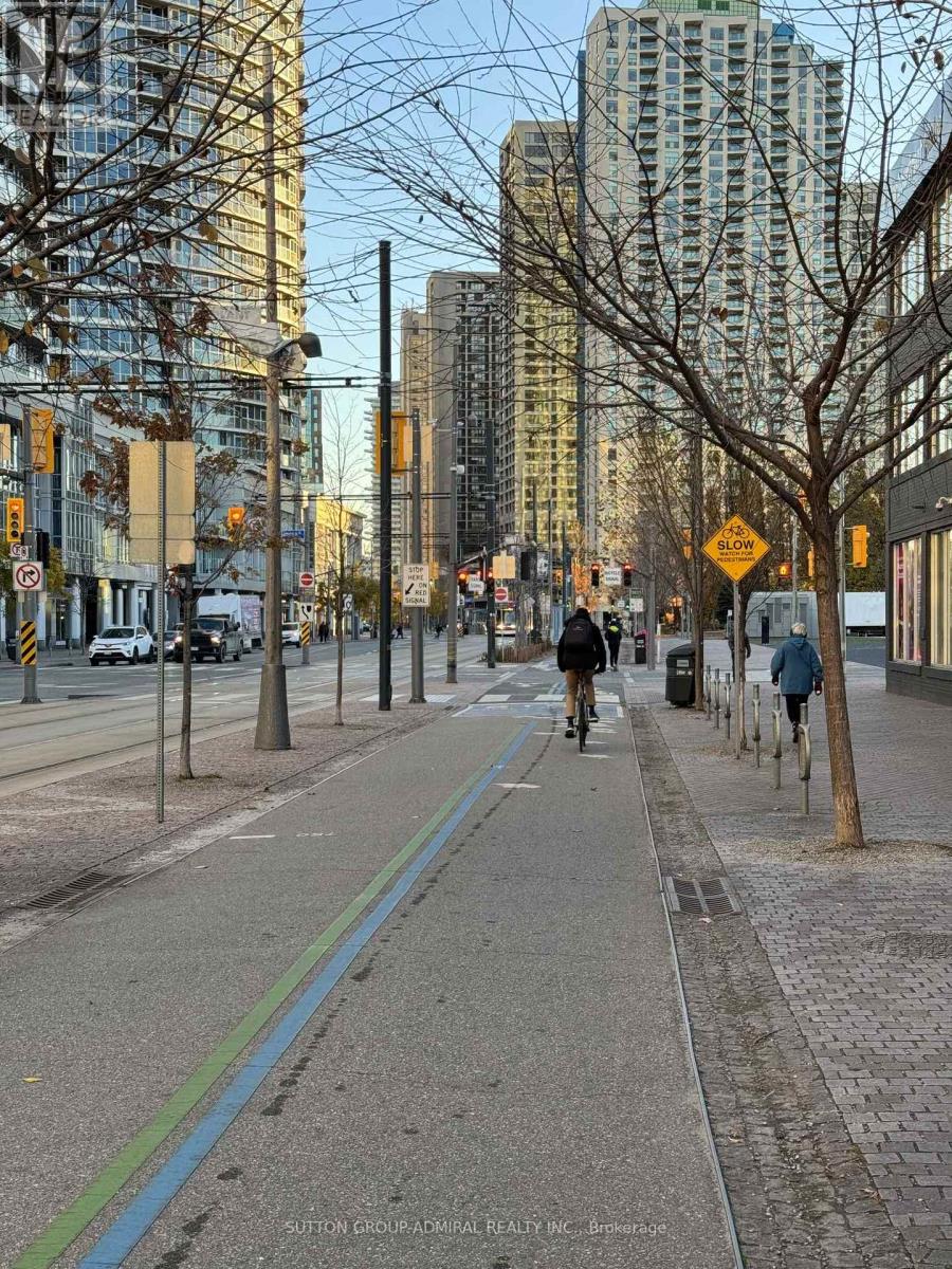 1207 - 208 QUEENS QUAY W