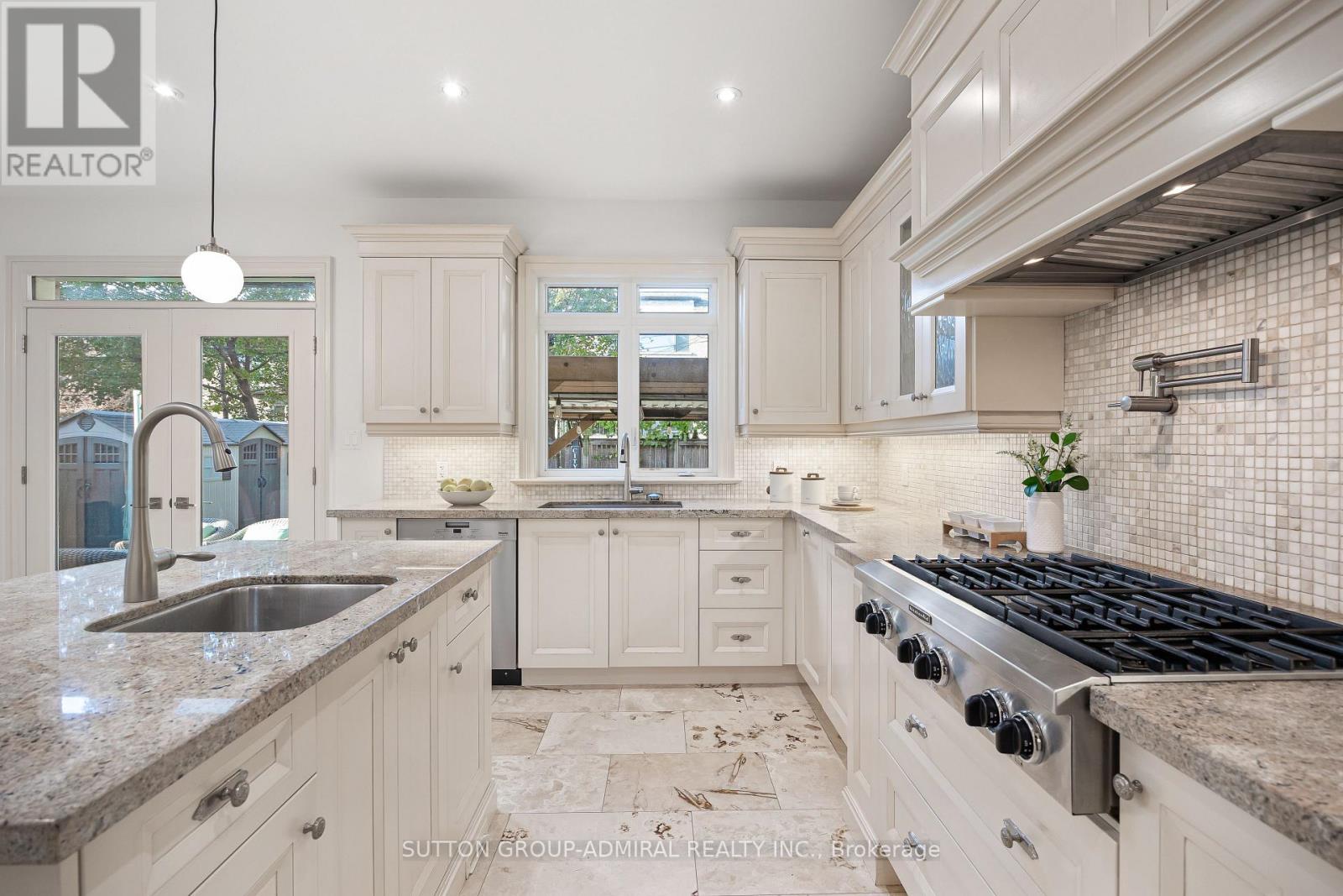 132 York Mills Road, Toronto, Ontario  M2L 1K5 - Photo 9 - C13871872