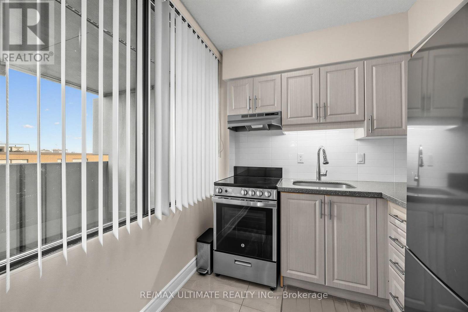 603 - 720 Spadina Avenue, Toronto (University), Ontario  M5S 2T9 - Photo 2 - C13872072