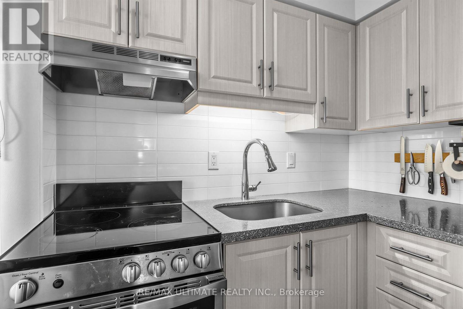 603 - 720 Spadina Avenue, Toronto (University), Ontario  M5S 2T9 - Photo 3 - C13872072