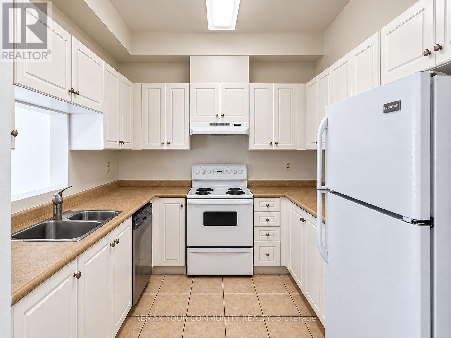 102 - 1 Center Street W, Richmond Hill, Ontario  L4C 3P3 - Photo 6 - N13871416