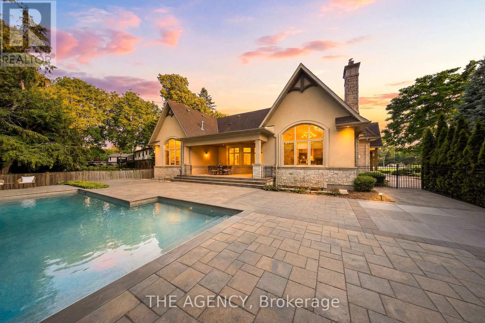 1098 Lakeshore Road W, Oakville, Ontario  L6L 1E9 - Photo 42 - W13520422