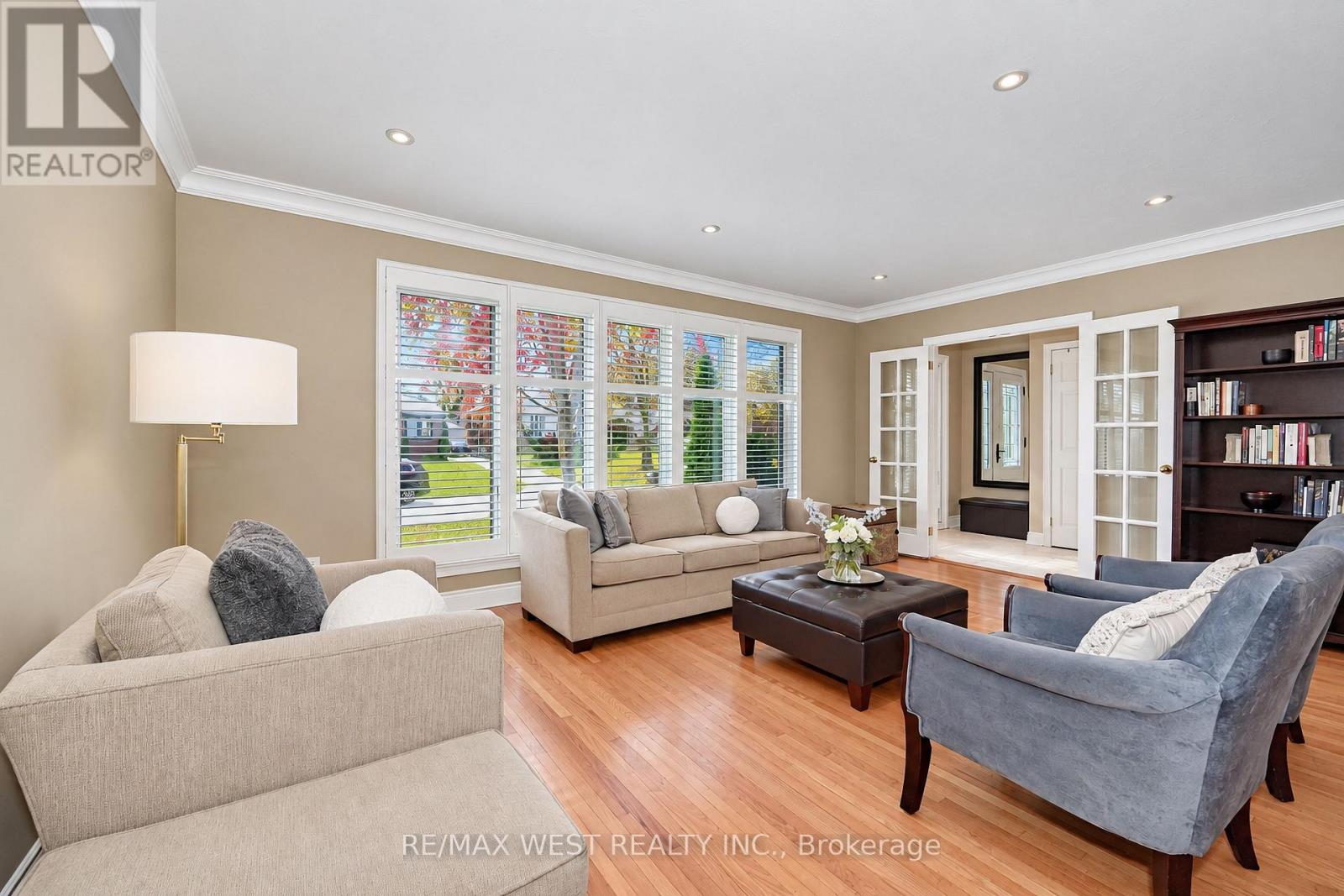 18 Nashland Avenue, Toronto, Ontario  M9B 2V4 - Photo 5 - W13871482