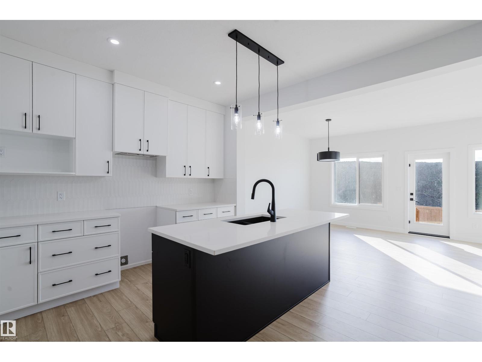 6215 29 AV SW