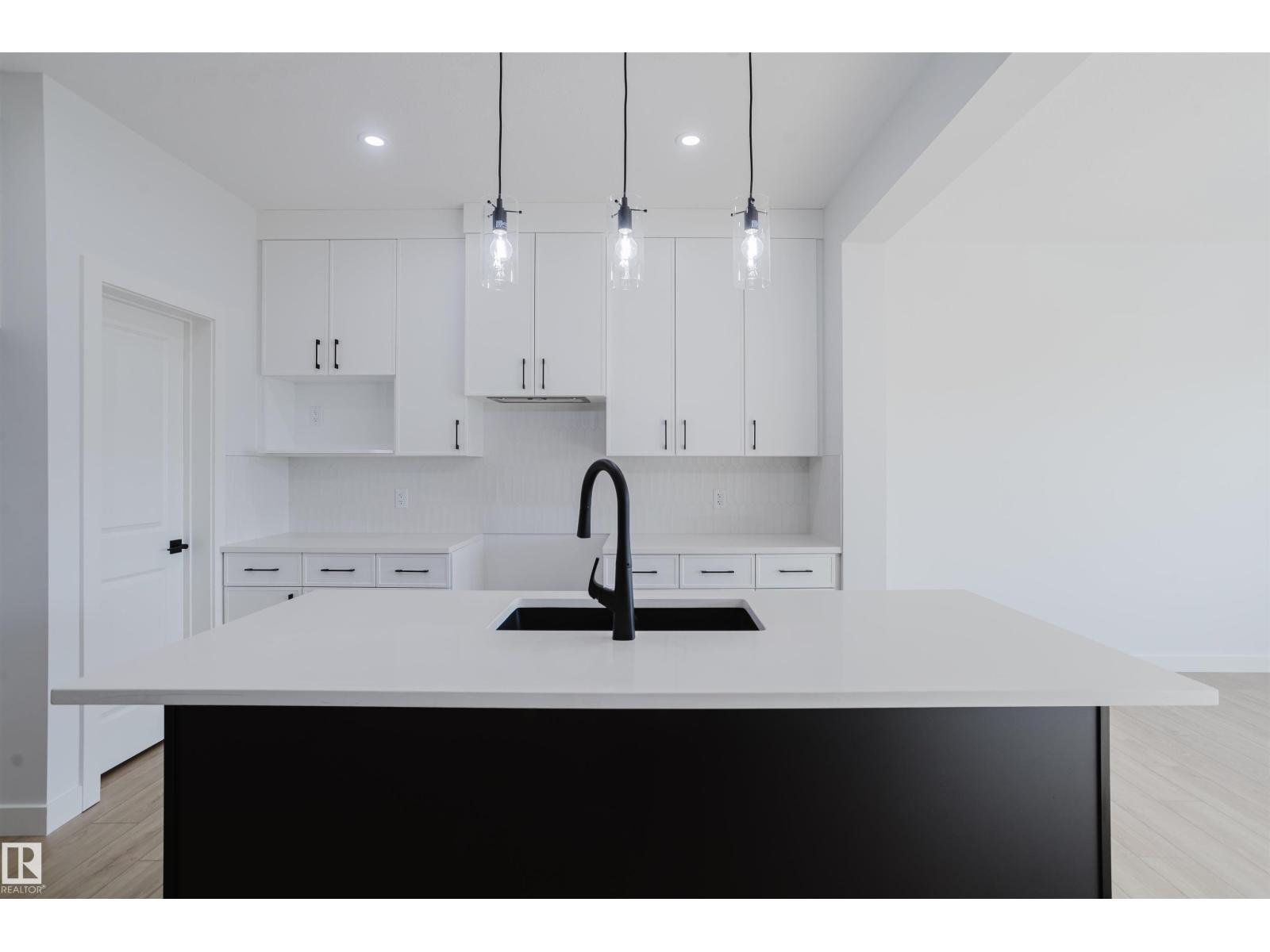 6215 29 AV SW
