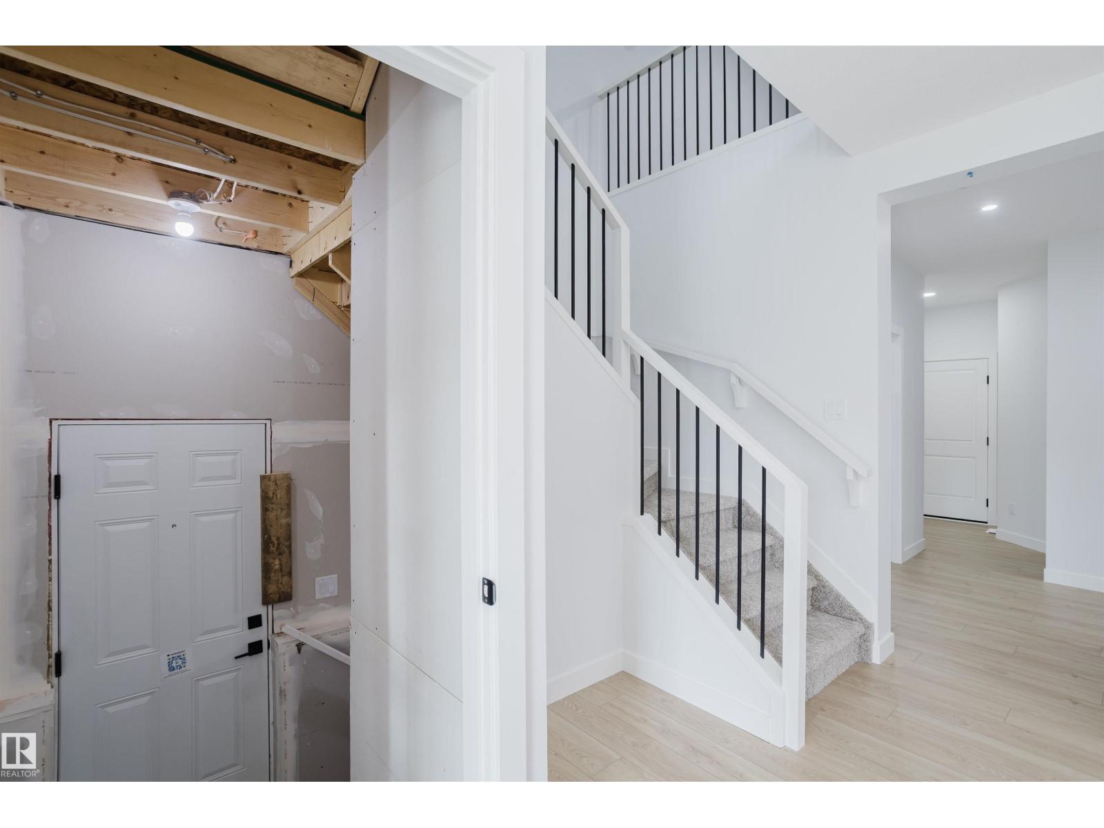 6215 29 AV SW