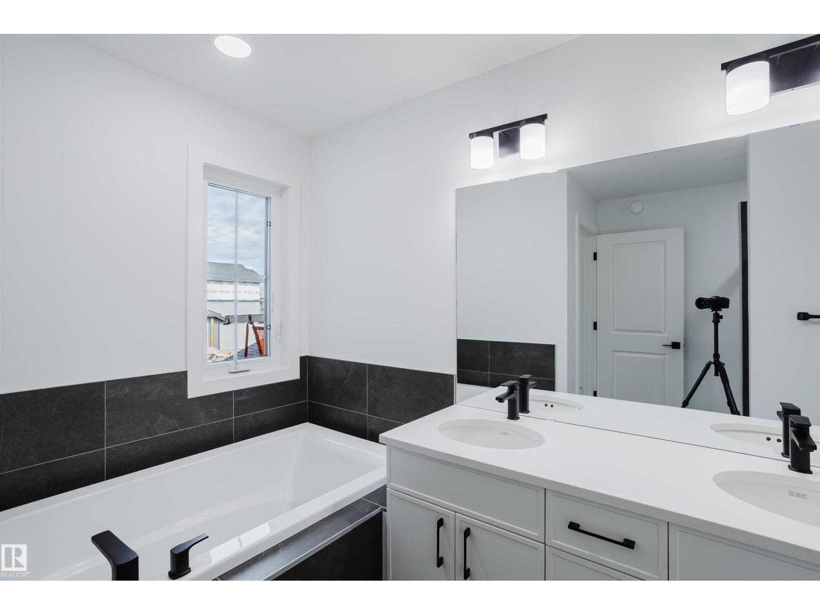 6215 29 AV SW