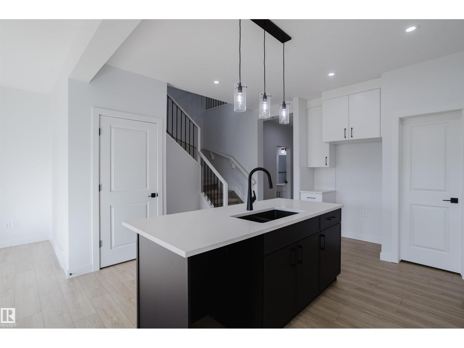 6215 29 AV SW