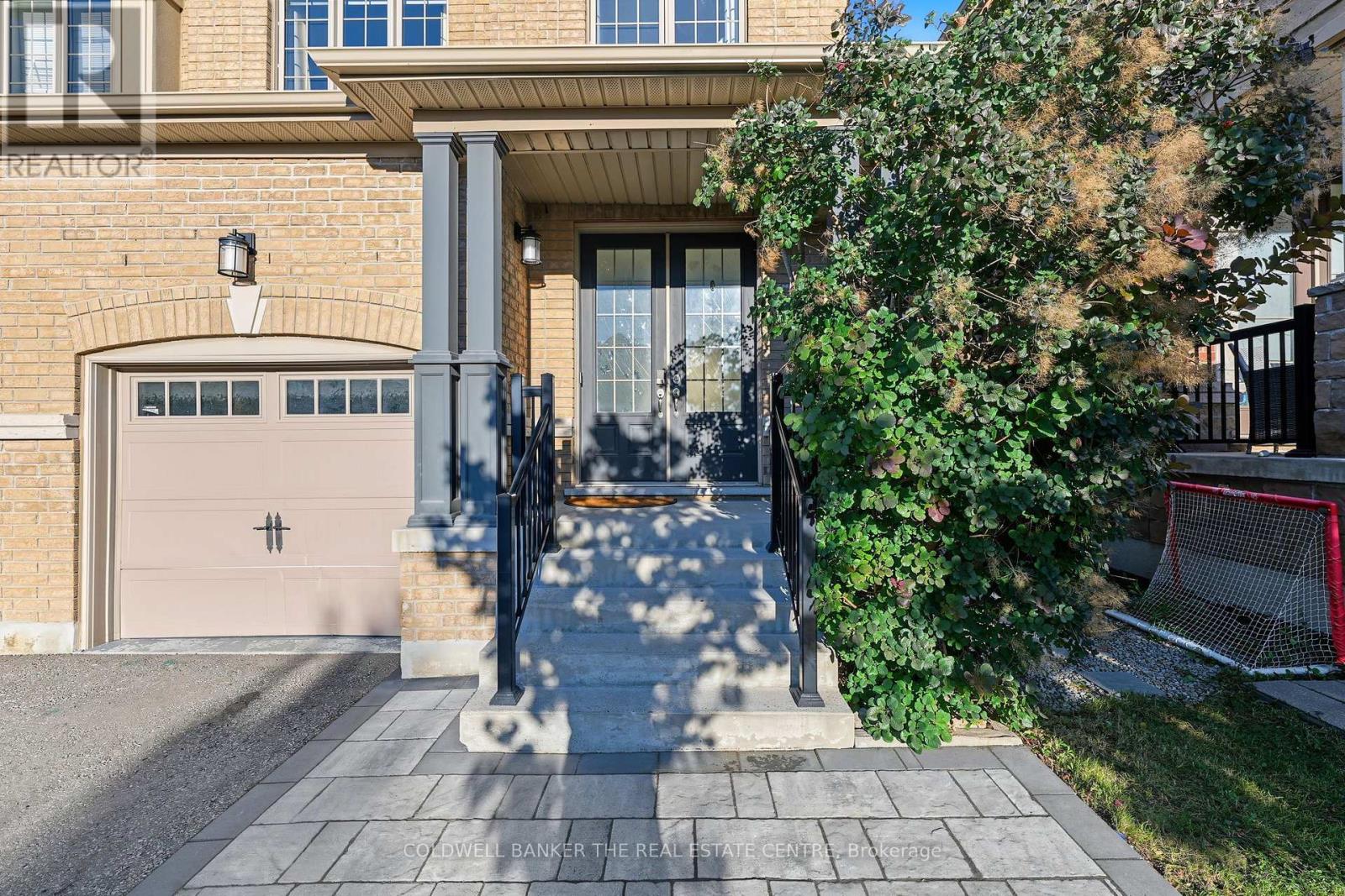705 Yarfield Crescent, Newmarket, Ontario  L3X 0H4 - Photo 3 - N13871980