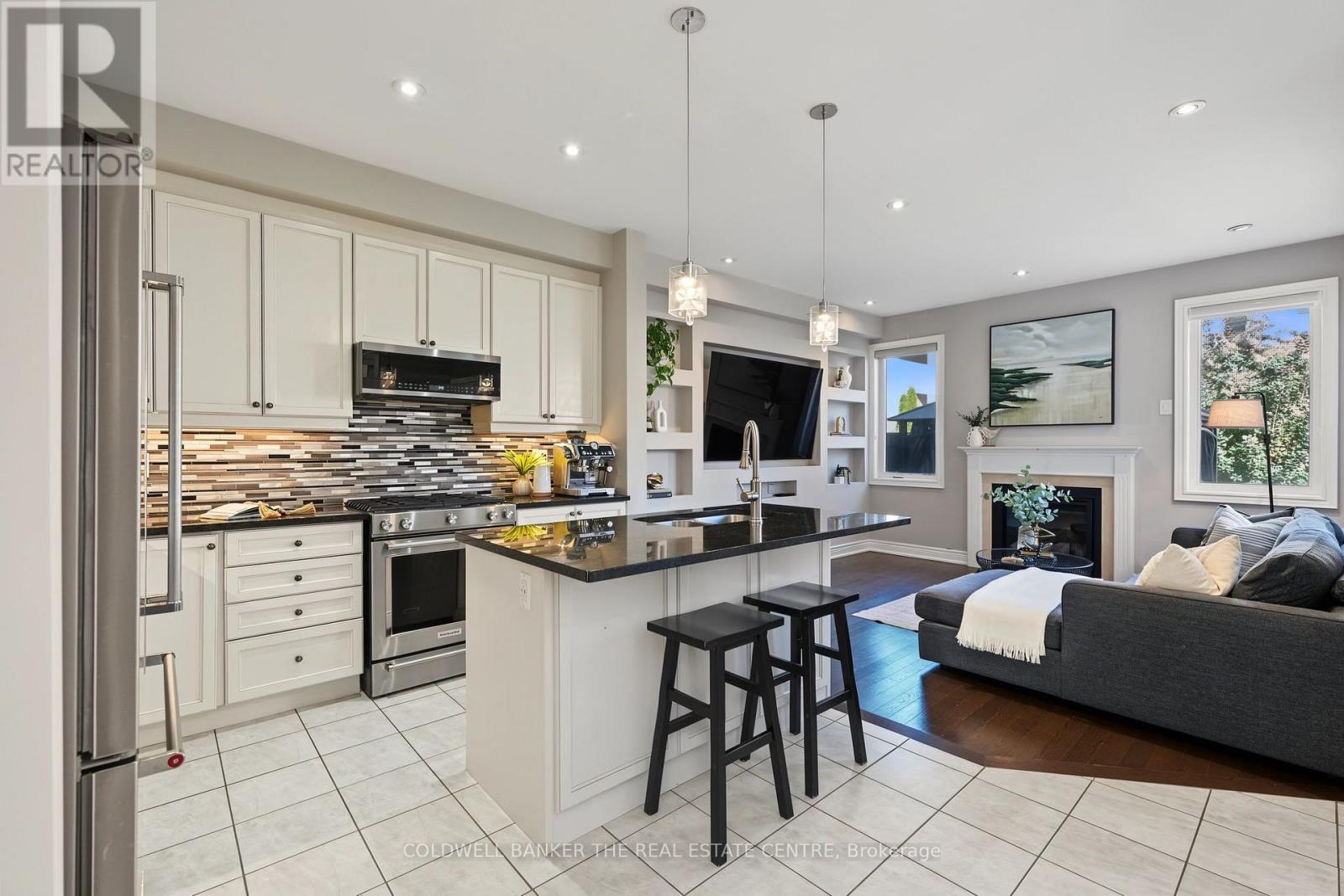 705 Yarfield Crescent, Newmarket, Ontario  L3X 0H4 - Photo 9 - N13871980