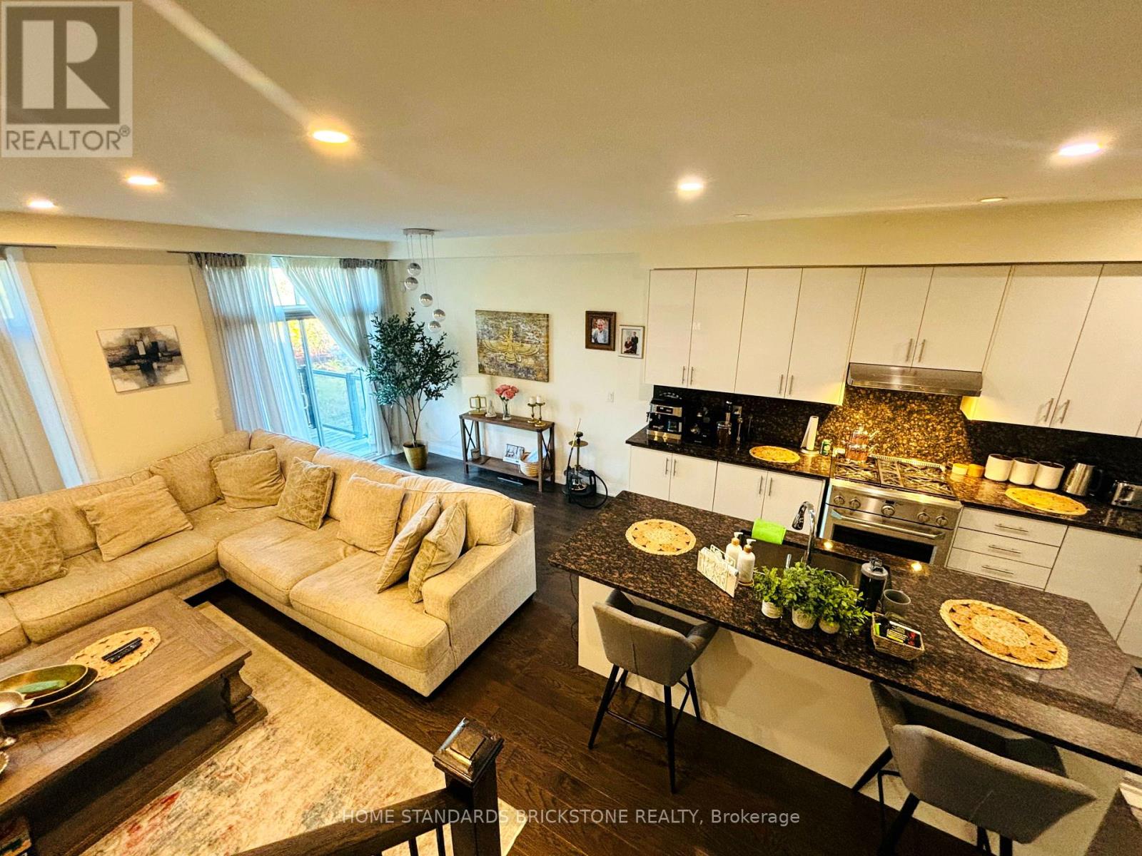 52 Duncombe Lane, Richmond Hill, Ontario  L4C 1C2 - Photo 4 - N13871992