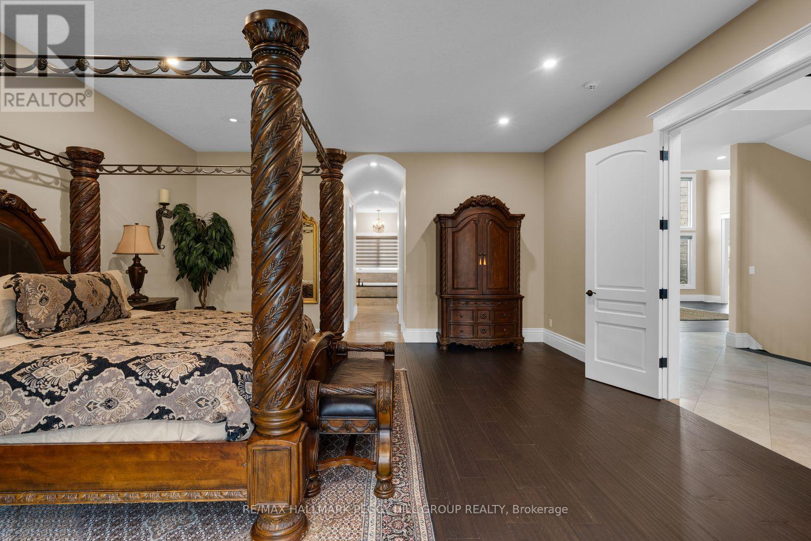 31 Loftus Road, Springwater, Ontario  L0L 2K0 - Photo 14 - S13871874