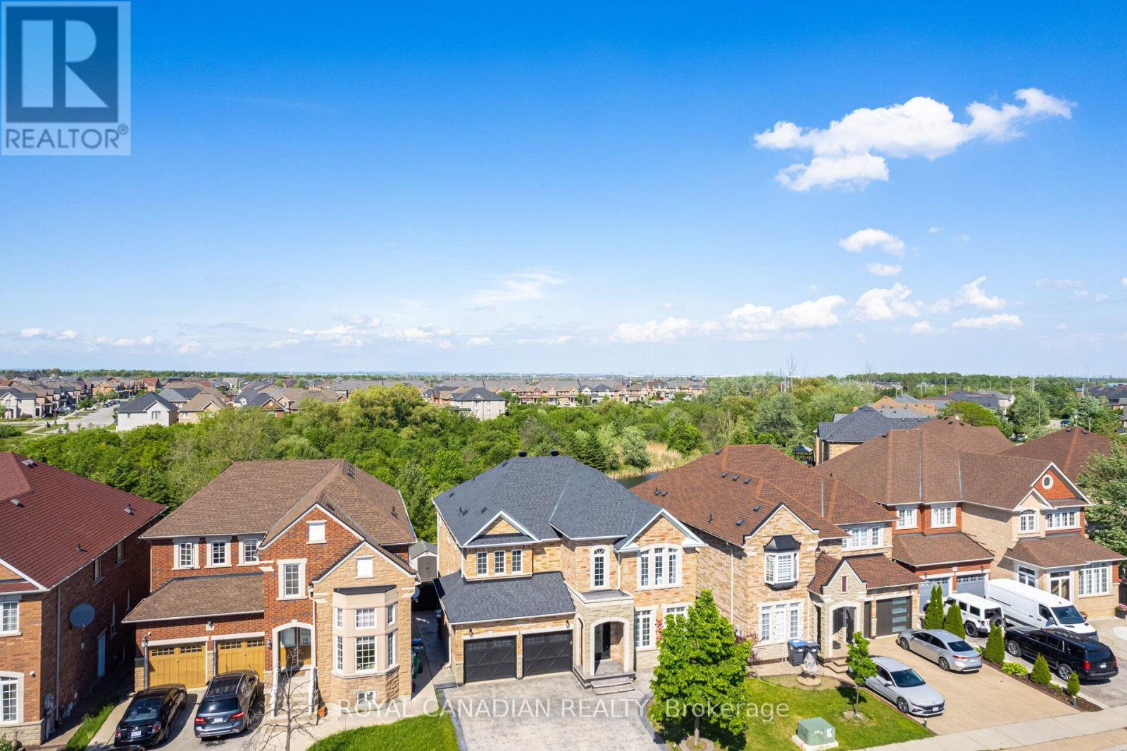 33 RUBYSILVER DRIVE