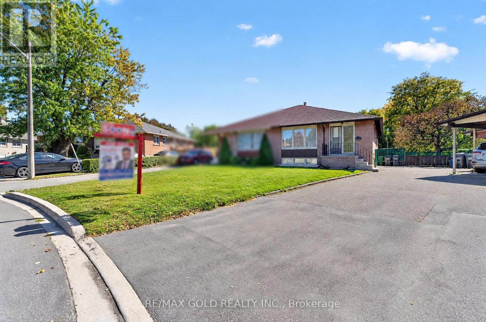 27 Alderbury Crescent, Brampton, Ontario  L6T 1P5 - Photo 3 - W13871772
