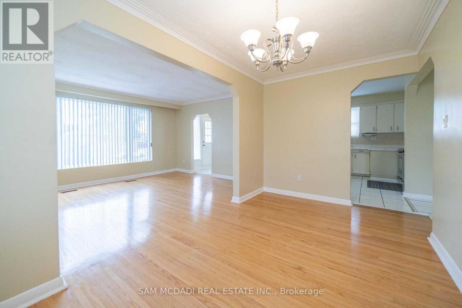 Upper - 544 Sandmere Place, Oakville, Ontario  L6L 4G4 - Photo 11 - W13871886