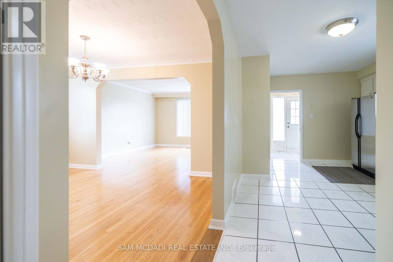 Upper - 544 Sandmere Place, Oakville, Ontario  L6L 4G4 - Photo 14 - W13871886
