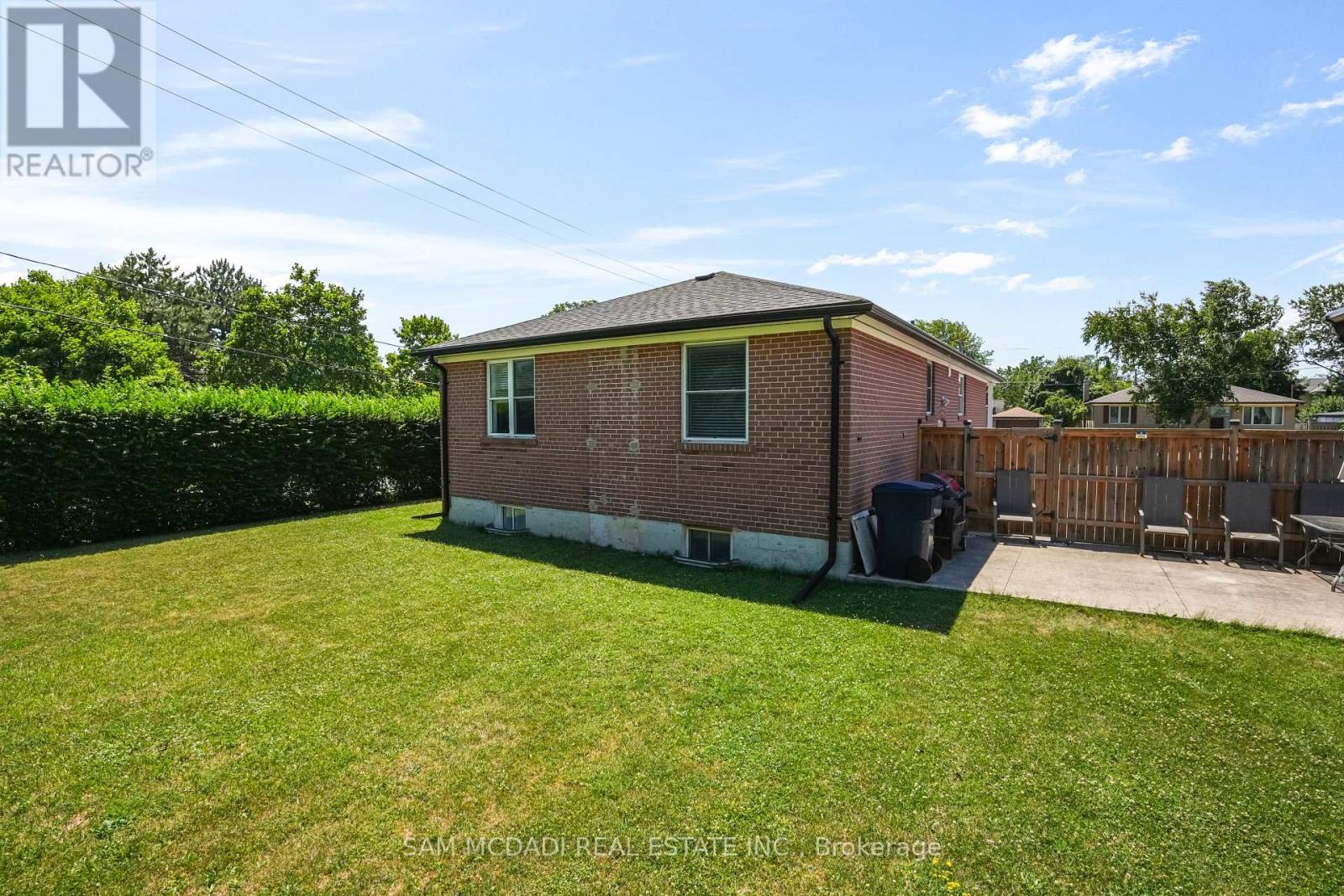 Upper - 544 Sandmere Place, Oakville, Ontario  L6L 4G4 - Photo 22 - W13871886