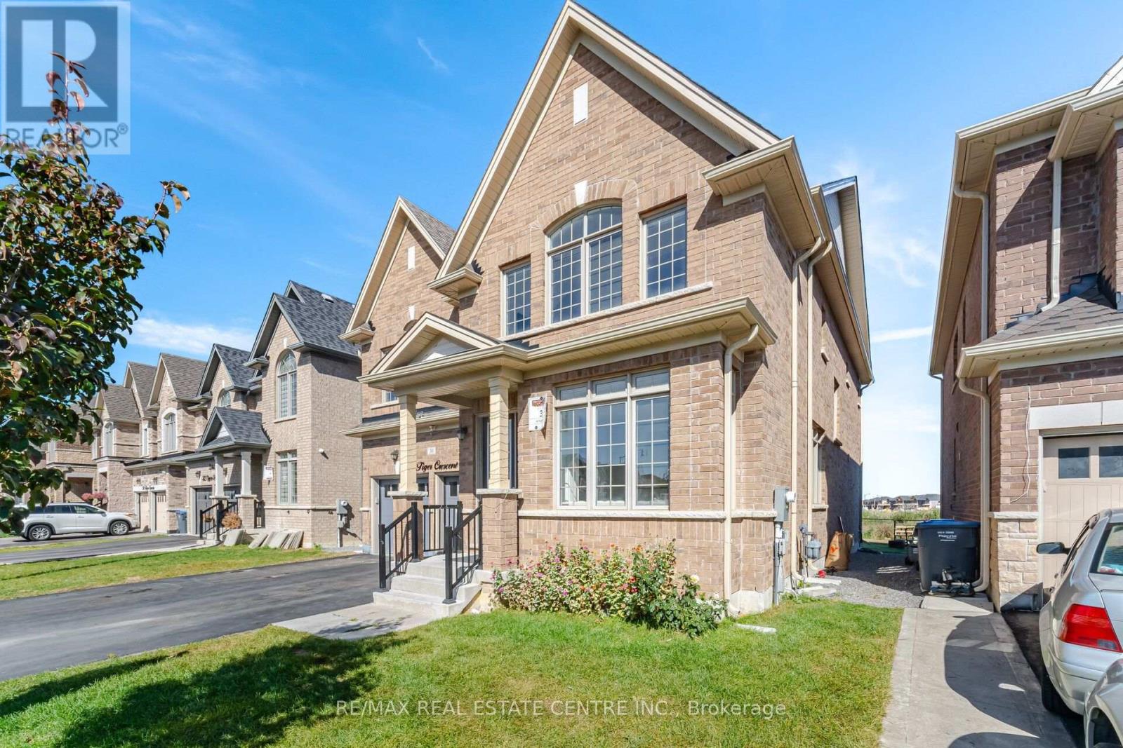 30 Tiger Crescent, Brampton, Ontario  L6R 4C1 - Photo 3 - W13871904