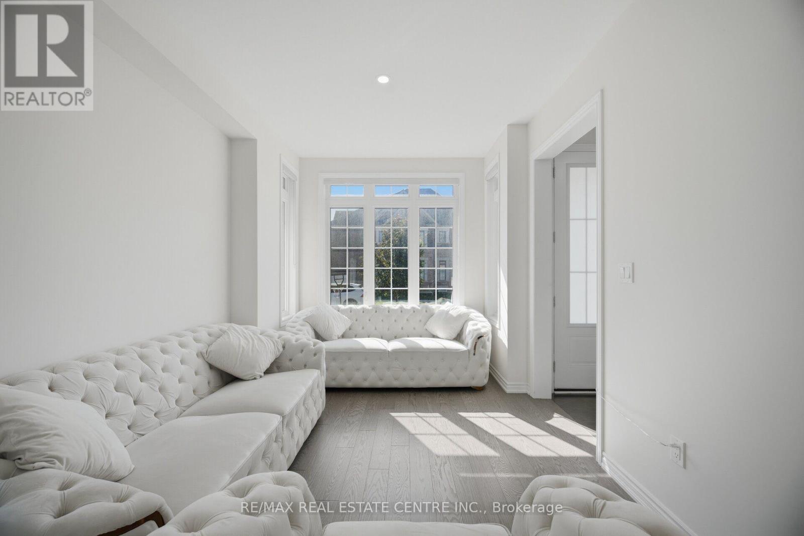 30 Tiger Crescent, Brampton, Ontario  L6R 4C1 - Photo 7 - W13871904
