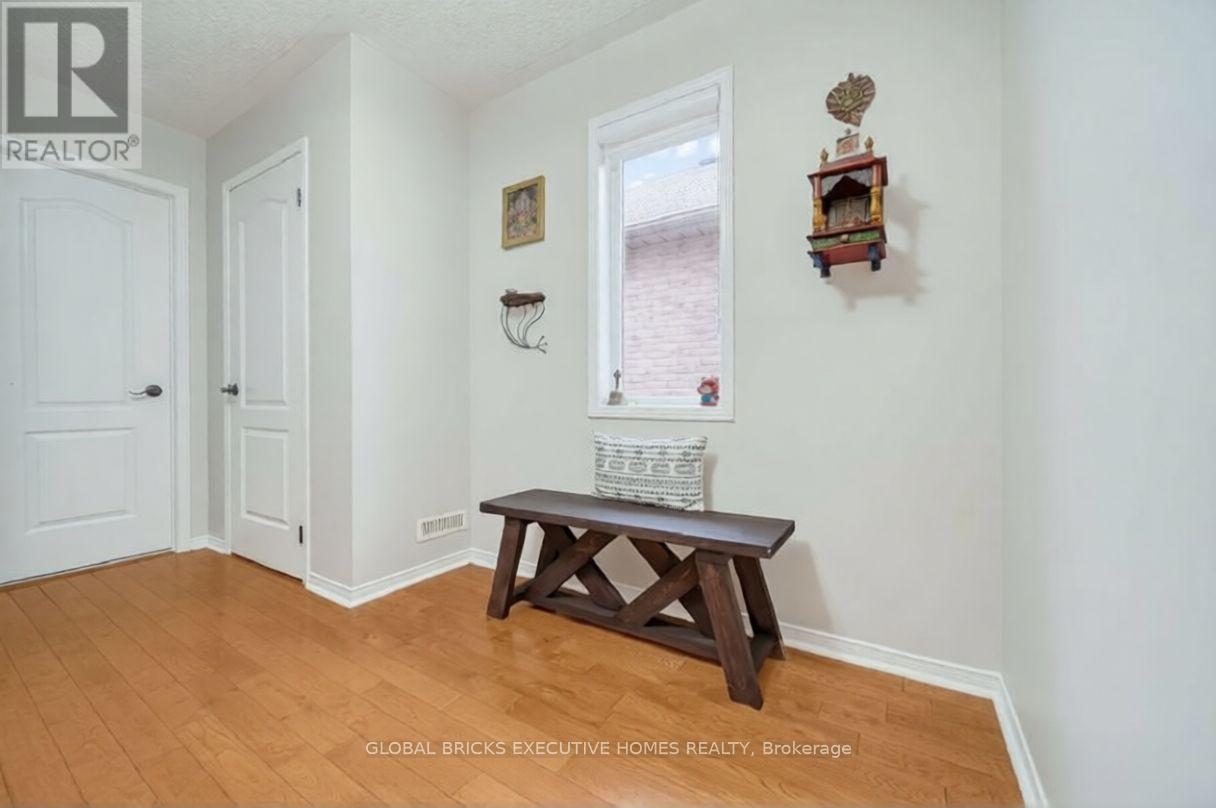 101 Albright Road, Brampton, Ontario  L6X 5E3 - Photo 5 - W13872010